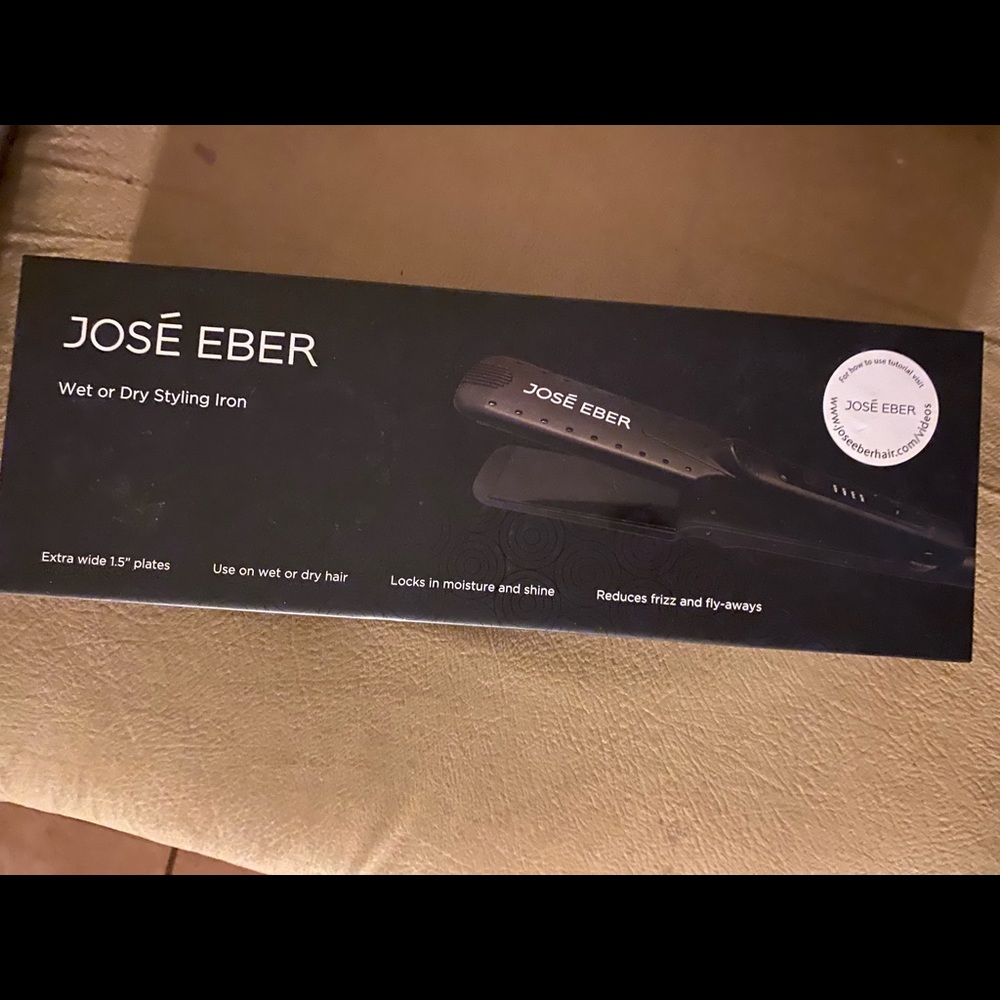 New hair straightener with 3 heat settings